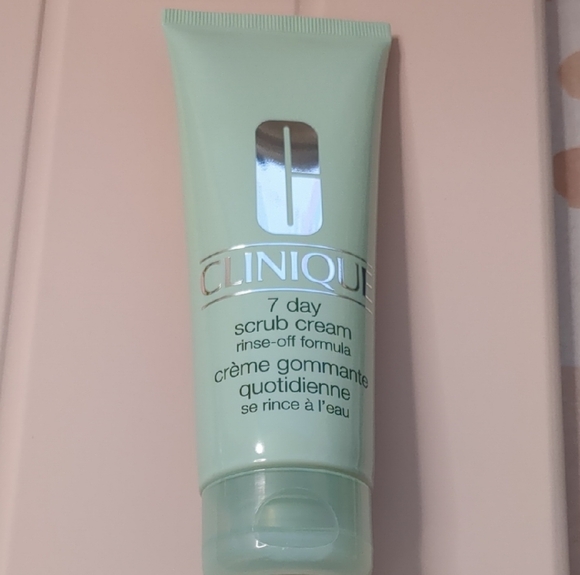 Clinique 5 piece Skincare Collection with Silver Case - Picture 4 of 11
